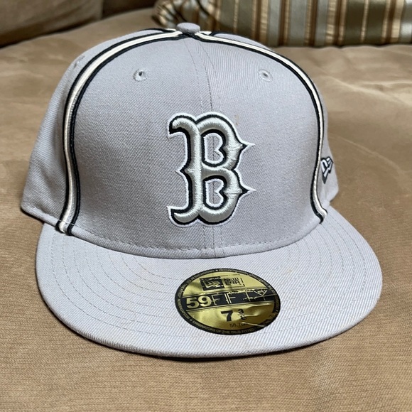 New Era Boston Grey Fitted Cap size 7 3/8 - Picture 1 of 3